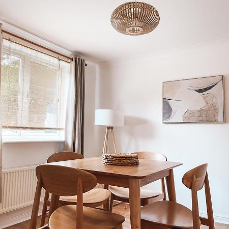 Hollybush Apartment, By Solace Stays Newport  Buitenkant foto