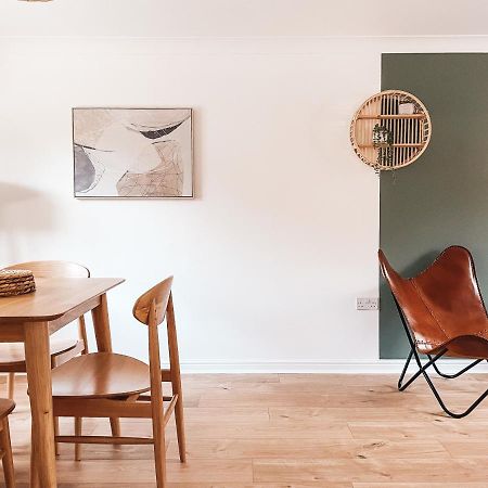 Hollybush Apartment, By Solace Stays Newport  Buitenkant foto