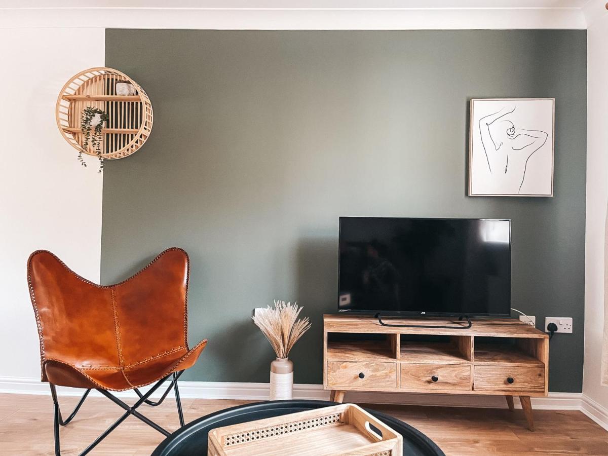 Hollybush Apartment, By Solace Stays Newport  Buitenkant foto