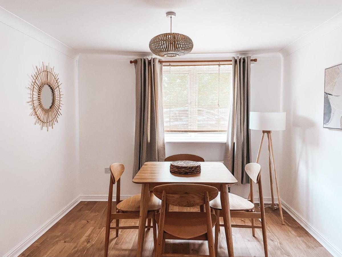 Hollybush Apartment, By Solace Stays Newport  Buitenkant foto