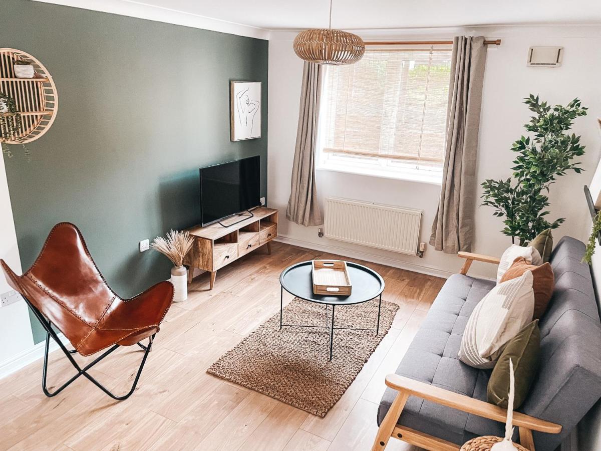 Hollybush Apartment, By Solace Stays Newport  Buitenkant foto