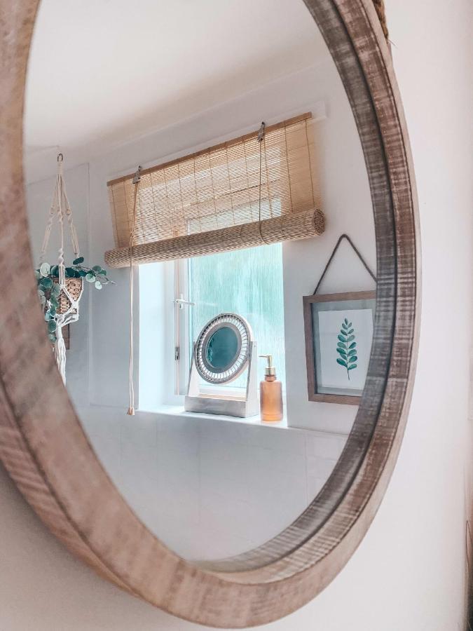 Hollybush Apartment, By Solace Stays Newport  Buitenkant foto