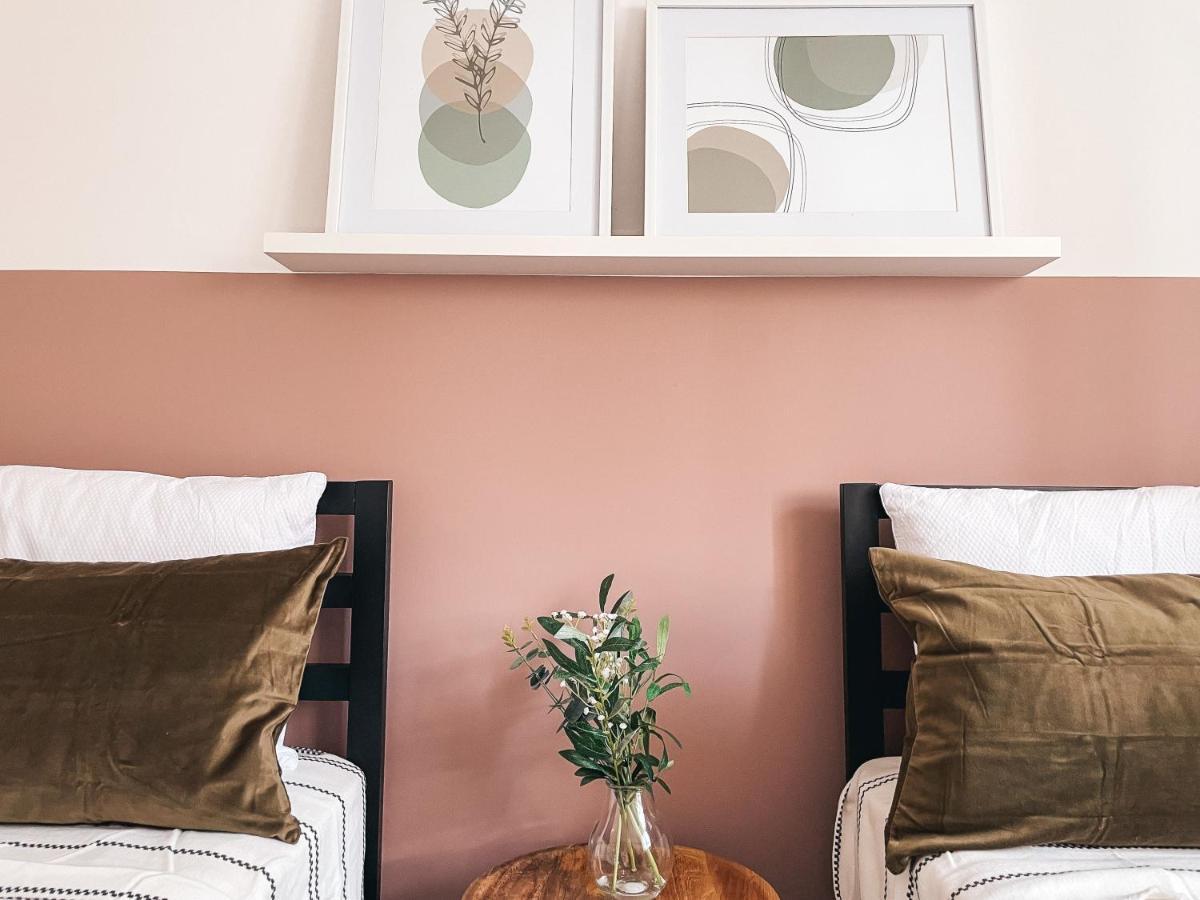 Hollybush Apartment, By Solace Stays Newport  Buitenkant foto