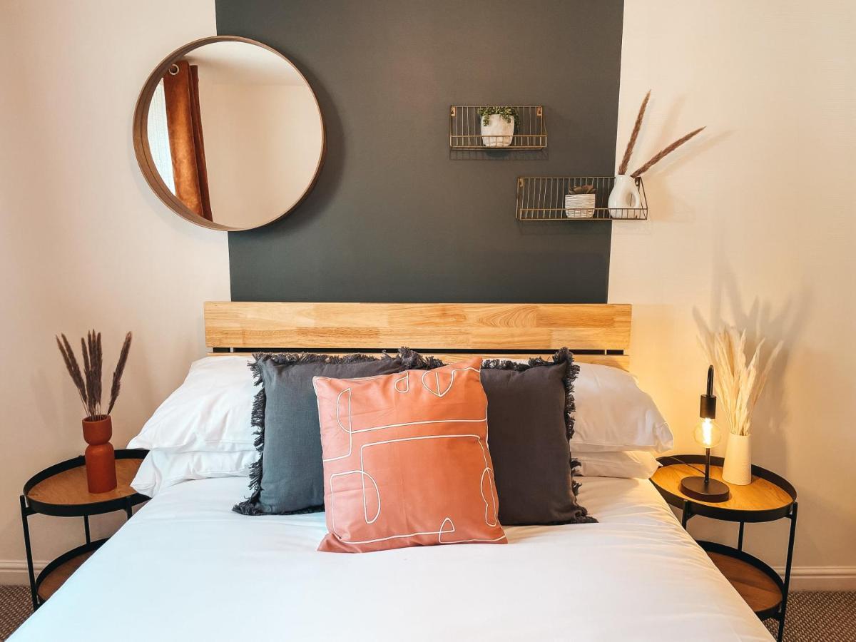 Hollybush Apartment, By Solace Stays Newport  Buitenkant foto